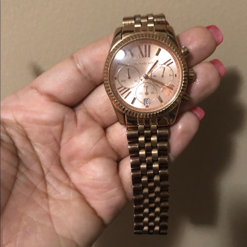 Rose Gild Michael Kors Watch - Picture 2 of 2